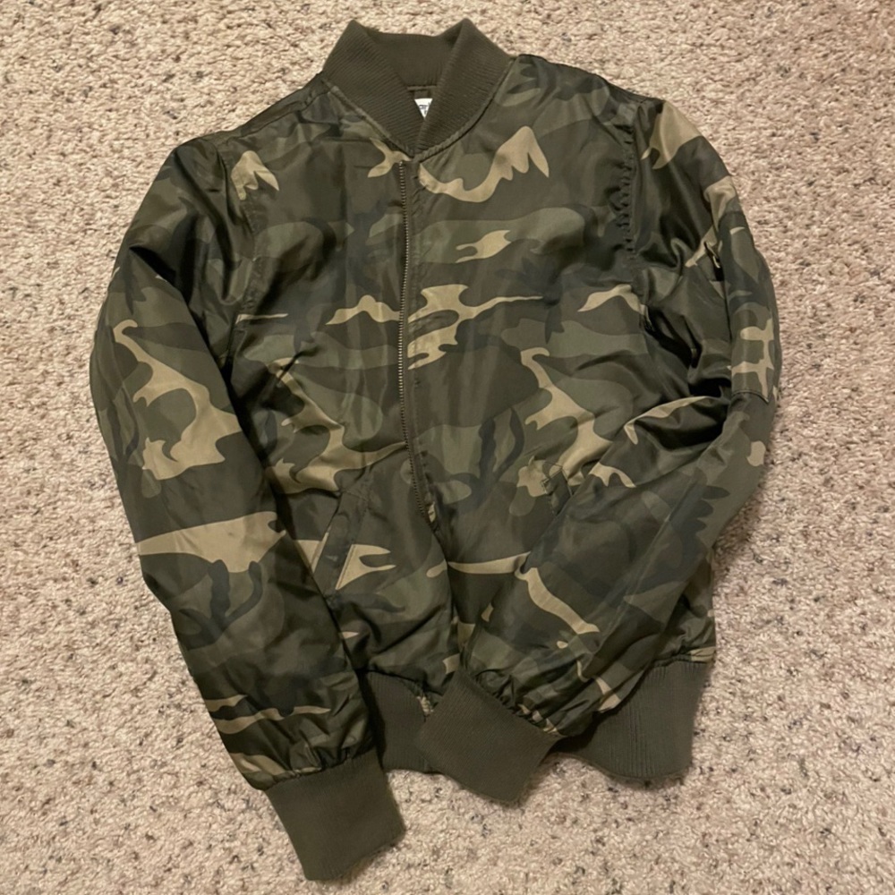 camo cropped puffer jacket